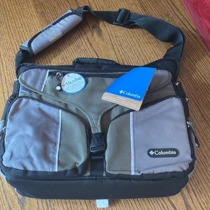 BNWT COLUMBIA CROSSBODY TRAVEL DIAPER BAG.